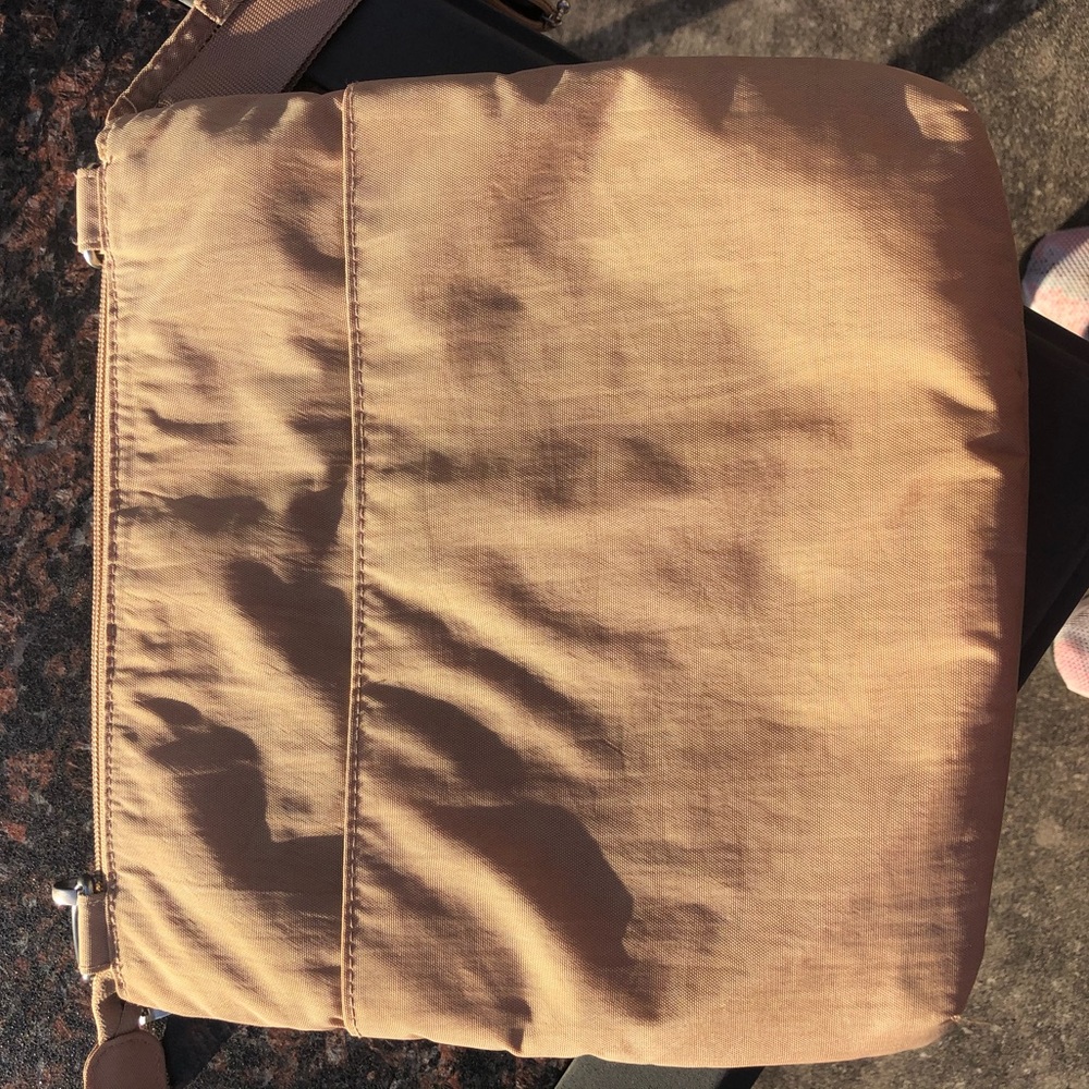 Baggallini Large Crossbody Bag w/RFID protection - Picture 8 of 10